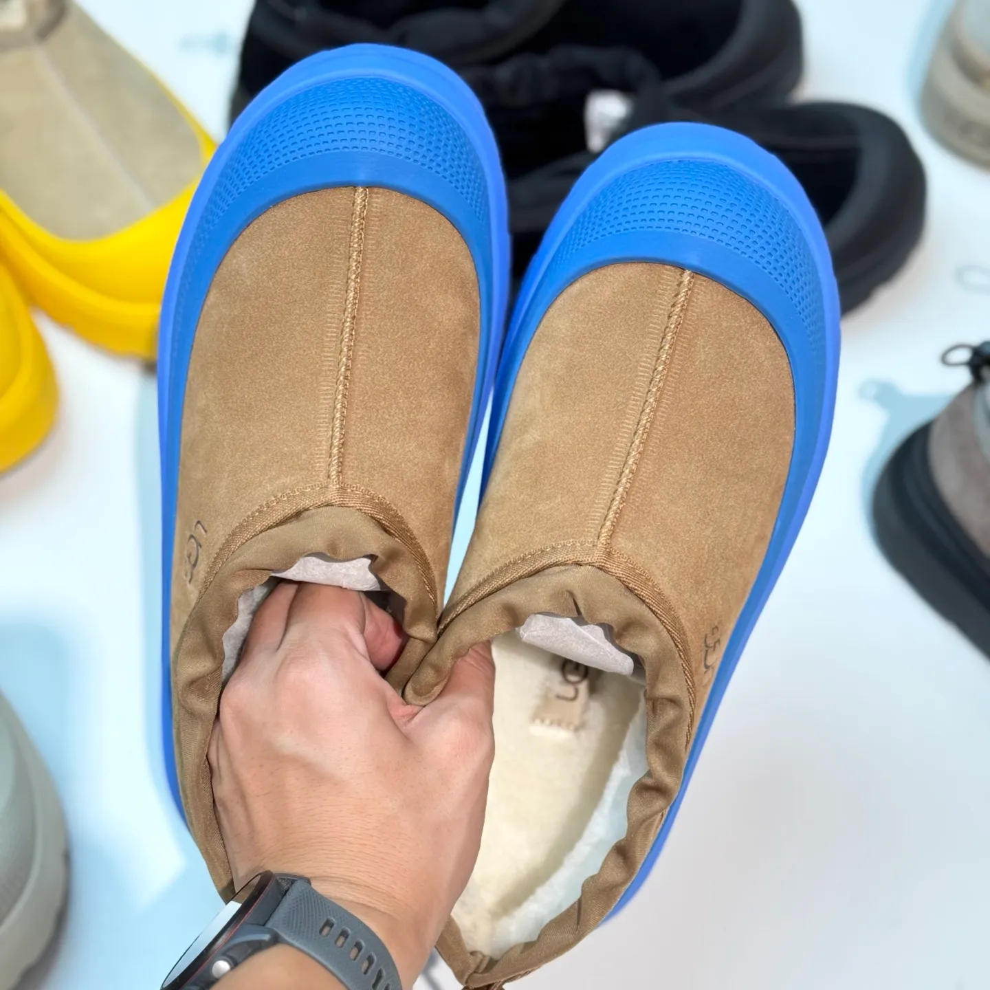 Local 💰600 Exclusive version Original OEM grade UGG Wang Yibo's same style High-end exclusive supply Pyramid-top workmanship quality High-end needs to come # Big advantage supply ❗️❗️❗️ Low-top men's and women's shoes size: 36 37 38 39 40 41 42 43 44#